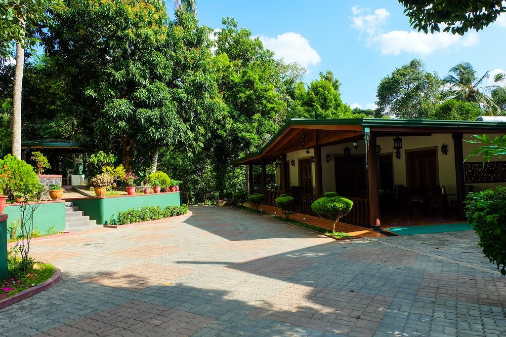 Green View Holiday Resort Канди Экстерьер фото